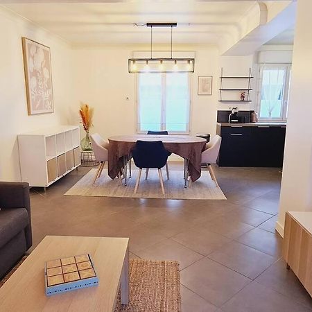 Appartement 2 Pieces Centre Ville Avec Parking Neauphle-le-Château Екстериор снимка
